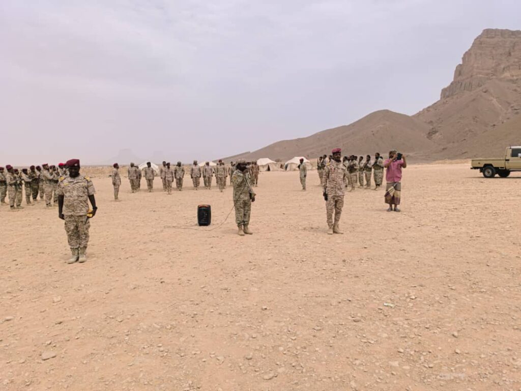 قائد المنطقة العسكرية الأولى يزور قوات درع الوطن ويشيد بجاهزيتها وقدرات منتسبيها . قائد المنطقة العسكرية الأولى يزور قوات درع الوطن ويشيد بجاهزيتها وقدرات منتسبيها .
