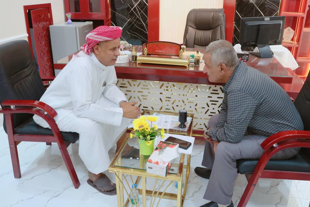 اجراء دور الاستلام والتسليم بين مديري عموم مديرية سيئون الخلف والسلف. اجراء دور الاستلام والتسليم بين مديري عموم مديرية سيئون الخلف والسلف.