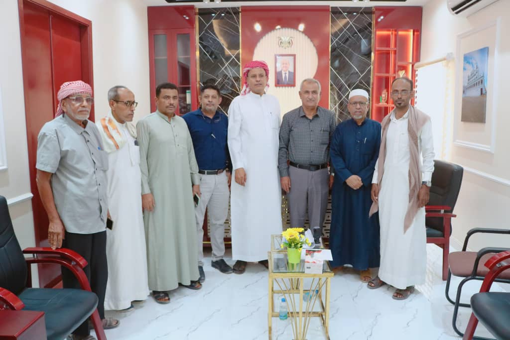 اجراء دور الاستلام والتسليم بين مديري عموم مديرية سيئون الخلف والسلف. اجراء دور الاستلام والتسليم بين مديري عموم مديرية سيئون الخلف والسلف.