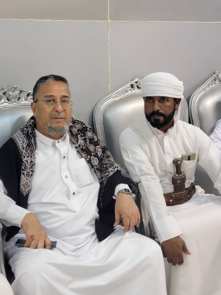 هكذا يكتمل البدر بليله صفاء وانس بلقاء المحبين هكذا يكتمل البدر بليله صفاء وانس بلقاء المحبين