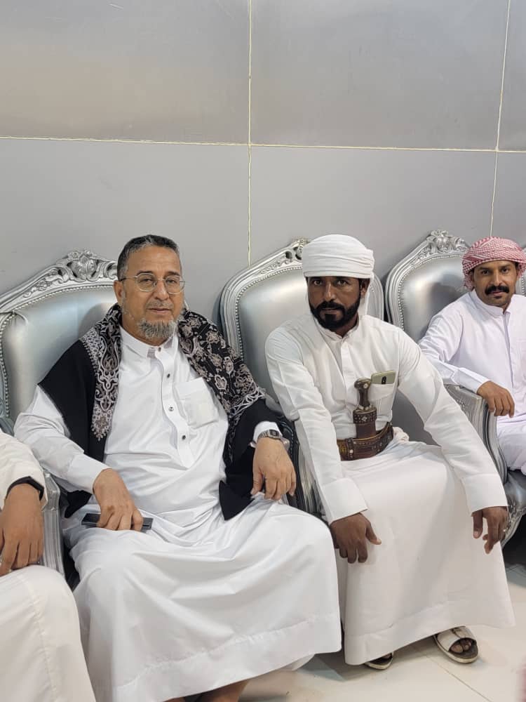 هكذا يكتمل البدر بليله صفاء وانس بلقاء المحبين هكذا يكتمل البدر بليله صفاء وانس بلقاء المحبين