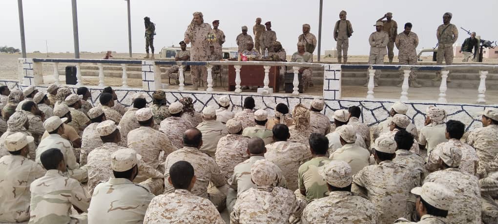 رئيس شعبة الهندسة العسكرية ينفذ نزولًا ميدانيًا للتوعية حول مخاطر الألغام والعبوات الناسفة في قارة الفرس رئيس شعبة الهندسة العسكرية ينفذ نزولًا ميدانيًا للتوعية حول مخاطر الألغام والعبوات الناسفة في قارة الفرس