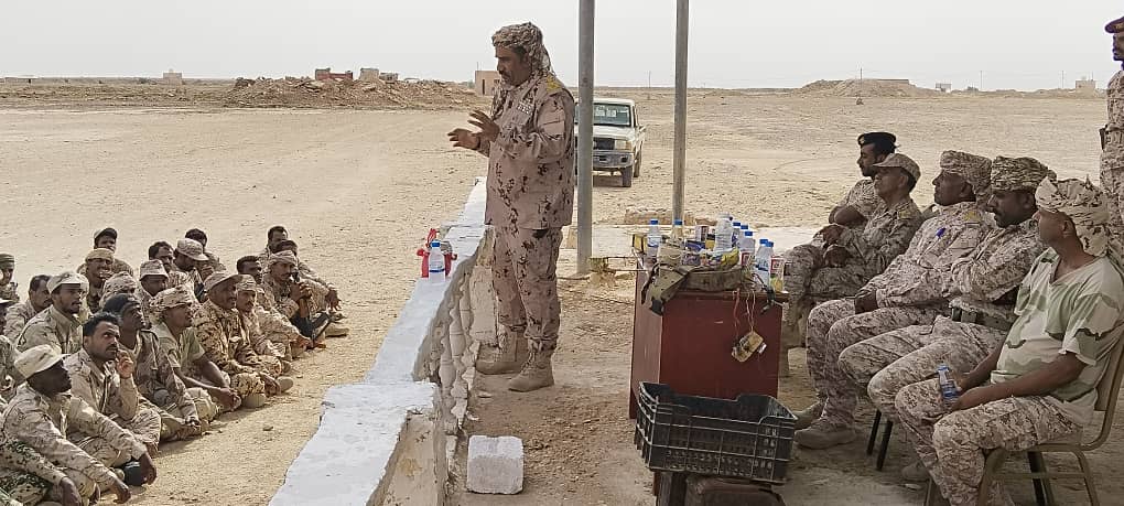 رئيس شعبة الهندسة العسكرية ينفذ نزولًا ميدانيًا للتوعية حول مخاطر الألغام والعبوات الناسفة في قارة الفرس رئيس شعبة الهندسة العسكرية ينفذ نزولًا ميدانيًا للتوعية حول مخاطر الألغام والعبوات الناسفة في قارة الفرس