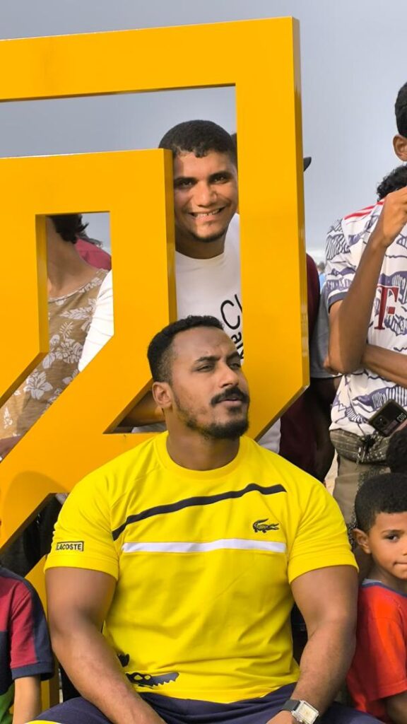 بنسل ديزاين .. تقنية حديثةواشرعة بيضاء على سواحل الحبيبة الغالية الحسناء ( حضرموت ). بنسل ديزاين .. تقنية حديثةواشرعة بيضاء على سواحل الحبيبة الغالية الحسناء ( حضرموت ).