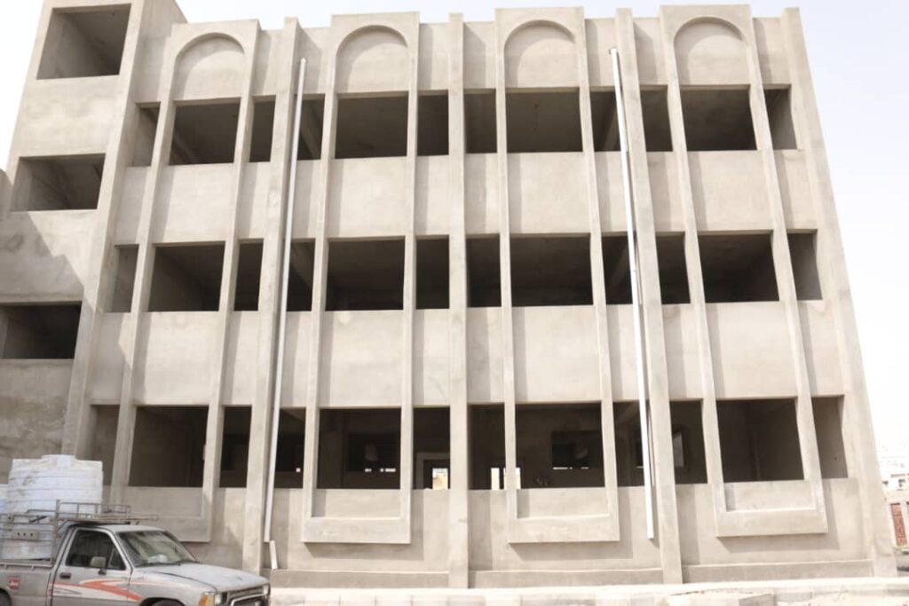 الوكيل باصريح ومدير عام مديرية مدينة المكلا يتفقدان الأعمال النهائية بالمرحلة الأولى من مشروع مدرسة الإنشاءات الوكيل باصريح ومدير عام مديرية مدينة المكلا يتفقدان الأعمال النهائية بالمرحلة الأولى من مشروع مدرسة الإنشاءات