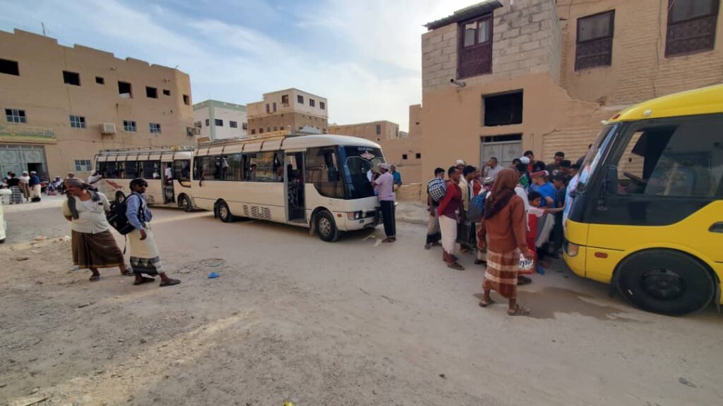 حافة الحوطة بمدينة سيئون تنظم رحلة ترفيهية لاعضائها إلى ساحل حضرموت حافة الحوطة بمدينة سيئون تنظم رحلة ترفيهية لاعضائها إلى ساحل حضرموت