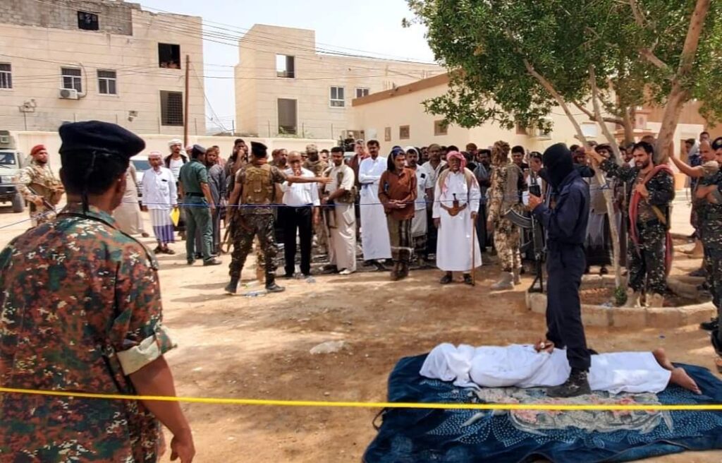 شرطة حضرموت الوادي والصحراء والنيابة العامة تنفذان حكم قصاص بالاعدام في المحكوم عليه عبدالله منصور بن مرضاح شرطة حضرموت الوادي والصحراء والنيابة العامة تنفذان حكم قصاص بالاعدام في المحكوم عليه عبدالله منصور بن مرضاح