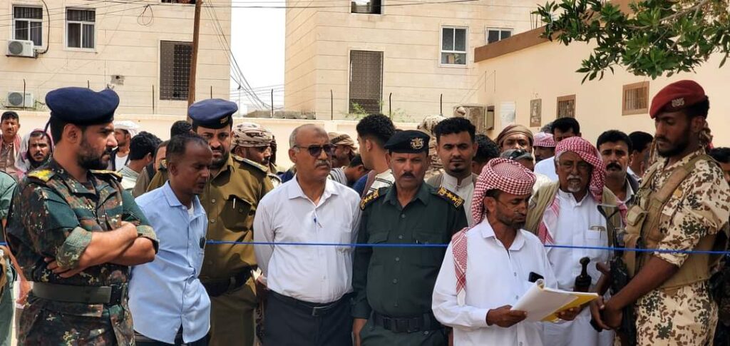 شرطة حضرموت الوادي والصحراء والنيابة العامة تنفذان حكم قصاص بالاعدام في المحكوم عليه عبدالله منصور بن مرضاح شرطة حضرموت الوادي والصحراء والنيابة العامة تنفذان حكم قصاص بالاعدام في المحكوم عليه عبدالله منصور بن مرضاح