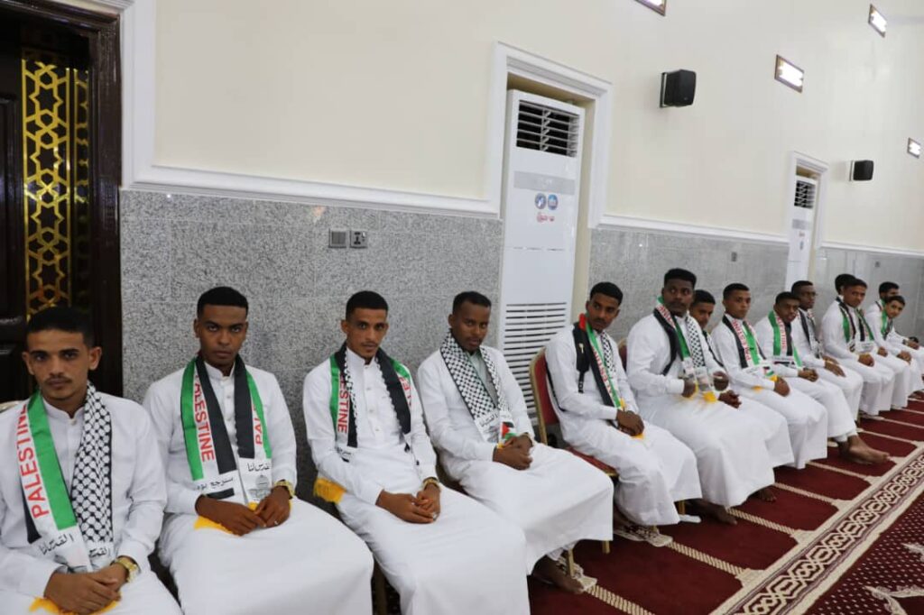 محافظ حضرموت يشارك أفراح 100 عريس وعروسة بمدينة روكب ويؤكد أنها تعكس قيم الترابط في المجتمع محافظ حضرموت يشارك أفراح 100 عريس وعروسة بمدينة روكب ويؤكد أنها تعكس قيم الترابط في المجتمع