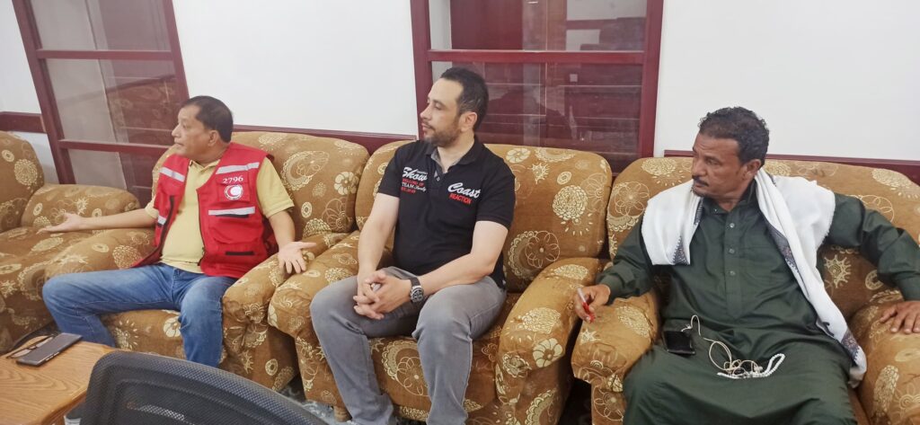 مدير عام شبام يلتقي بوفد جمعية الهلال الأحمر اليمني ويناقش معه التدخلات الممكنة ويتفقد المركز الصحي التابع للجمعية بشبام مدير عام شبام يلتقي بوفد جمعية الهلال الأحمر اليمني ويناقش معه التدخلات الممكنة ويتفقد المركز الصحي التابع للجمعية بشبام
