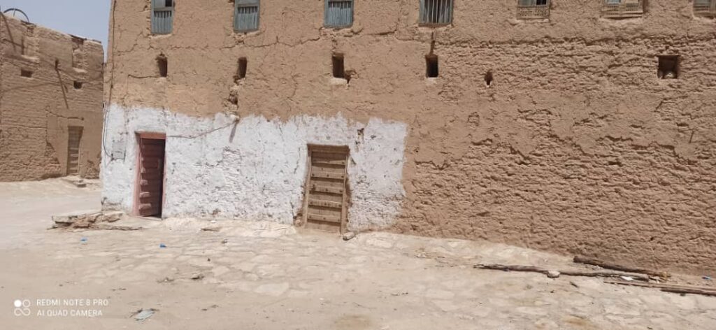 اندثار سوق مدينة حوره القديم الذي يحكي قصص وحكايات مرت بها حضرموت الوادي والصحراء .. تاربه اليوم اول وسيلة اعلامية تقوم بزيارته "شاهد الصور" اندثار سوق مدينة حوره القديم الذي يحكي قصص وحكايات مرت بها حضرموت الوادي والصحراء .. تاربه اليوم اول وسيلة اعلامية تقوم بزيارته "شاهد الصور"