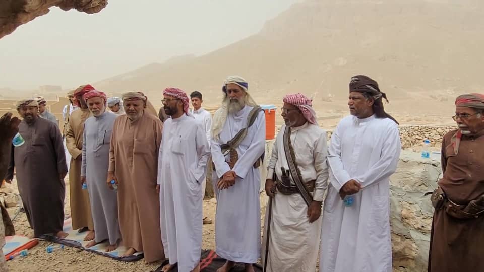 مشايخ القف والشريط الصحراوي يشيدون بالمبادرة الخيرية لدولة الإمارات في مشروع "عقبة مدودة " مشايخ القف والشريط الصحراوي يشيدون بالمبادرة الخيرية لدولة الإمارات في مشروع "عقبة مدودة "