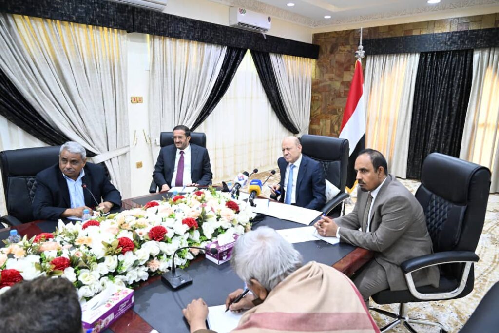 رئيس مجلس القيادة يلتقي ممثلي الاحزاب والمكونات السياسية في محافظة حضرموت رئيس مجلس القيادة يلتقي ممثلي الاحزاب والمكونات السياسية في محافظة حضرموت