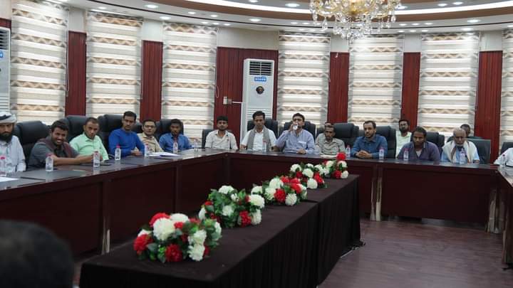 مشدداً على ضرورة التحلي بالمهنية والعمل المؤسسي والأمانة .. محافظ المهرة يلتقي المهندسون المختصين بإعداد دراسات المشاريع وتكلفتها والإشراف عليها مشدداً على ضرورة التحلي بالمهنية والعمل المؤسسي والأمانة .. محافظ المهرة يلتقي المهندسون المختصين بإعداد دراسات المشاريع وتكلفتها والإشراف عليها