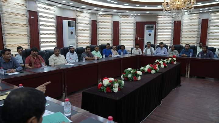 مشدداً على ضرورة التحلي بالمهنية والعمل المؤسسي والأمانة .. محافظ المهرة يلتقي المهندسون المختصين بإعداد دراسات المشاريع وتكلفتها والإشراف عليها مشدداً على ضرورة التحلي بالمهنية والعمل المؤسسي والأمانة .. محافظ المهرة يلتقي المهندسون المختصين بإعداد دراسات المشاريع وتكلفتها والإشراف عليها