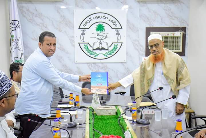 لقاء في سيئون بين هيئة المؤتمر الجامع بسيئون والتجمع اليمني للإصلاح بشأن توحيد الجهود المشتركة لمصلحة حضرموت لقاء في سيئون بين هيئة المؤتمر الجامع بسيئون والتجمع اليمني للإصلاح بشأن توحيد الجهود المشتركة لمصلحة حضرموت