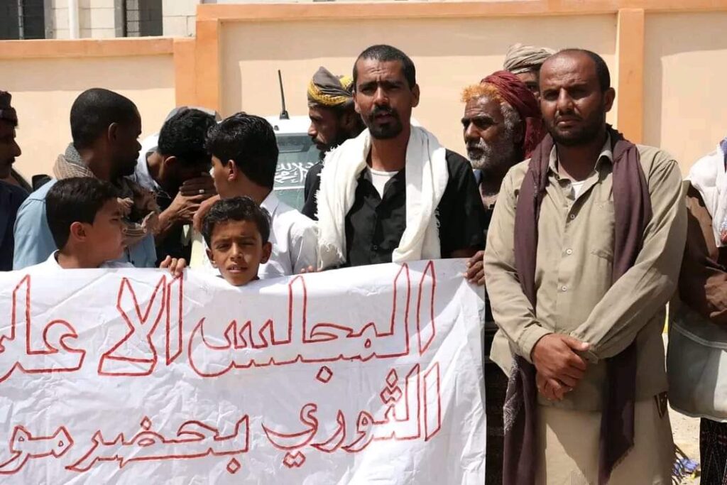رئيس مجلس الحراك الثوري بمديرية يبعث يشيد بوقفة حلف قبائل حضرموت ويقف مع مطالبه المشروعة رئيس مجلس الحراك الثوري بمديرية يبعث يشيد بوقفة حلف قبائل حضرموت ويقف مع مطالبه المشروعة