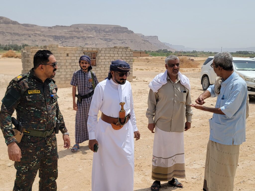 مدير عام شبام يتفقد الآثار المتواجدة في مستوطنة جوجه غرب مدينة شبام "شاهد الصور" مدير عام شبام يتفقد الآثار المتواجدة في مستوطنة جوجه غرب مدينة شبام "شاهد الصور"