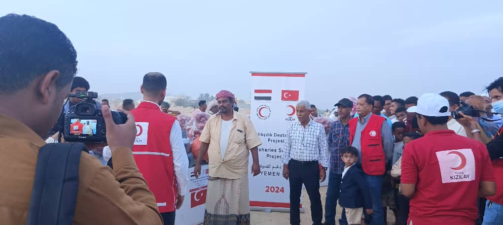 بأشراف جمعية الهلال الأحمر اليمني فرع حضرموتتدشين مشروع توزيع شباك صيد ومحتوياتها وصناديق حفظ الاسماك لعدد 300 مستفيد من الصيادين بتمويل الهلال الأحمر التركي بأشراف جمعية الهلال الأحمر اليمني فرع حضرموتتدشين مشروع توزيع شباك صيد ومحتوياتها وصناديق حفظ الاسماك لعدد 300 مستفيد من الصيادين بتمويل الهلال الأحمر التركي