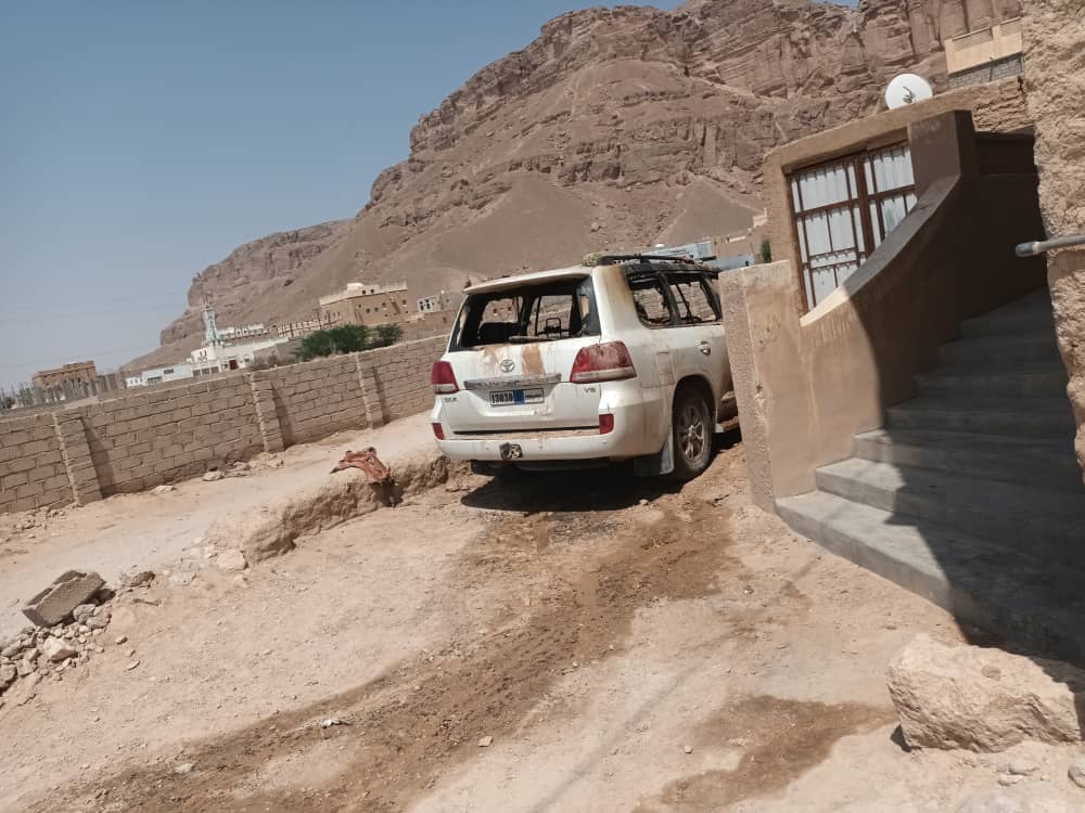 حريضة : مجهولون يقدمون على احراق سيارة الناشط السياسي الشيخ صالح عمر باجابر حريضة : مجهولون يقدمون على احراق سيارة الناشط السياسي الشيخ صالح عمر باجابر