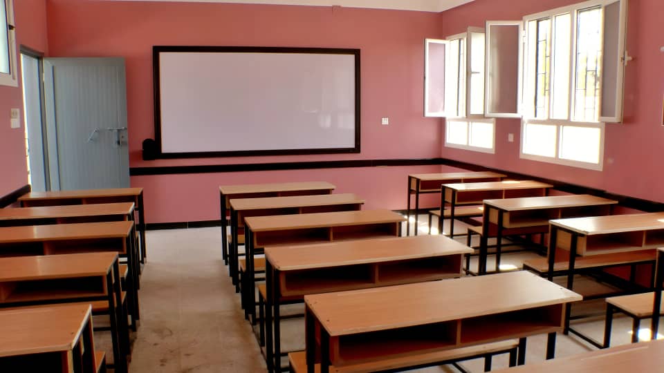 الأمين العام للمجلس المحلي بحضرموت يفتتح مدرسة إنسان بغيل باوزير الأمين العام للمجلس المحلي بحضرموت يفتتح مدرسة إنسان بغيل باوزير