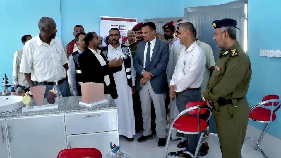 الأمين العام للمجلس المحلي بحضرموت يفتتح مدرسة إنسان بغيل باوزير الأمين العام للمجلس المحلي بحضرموت يفتتح مدرسة إنسان بغيل باوزير