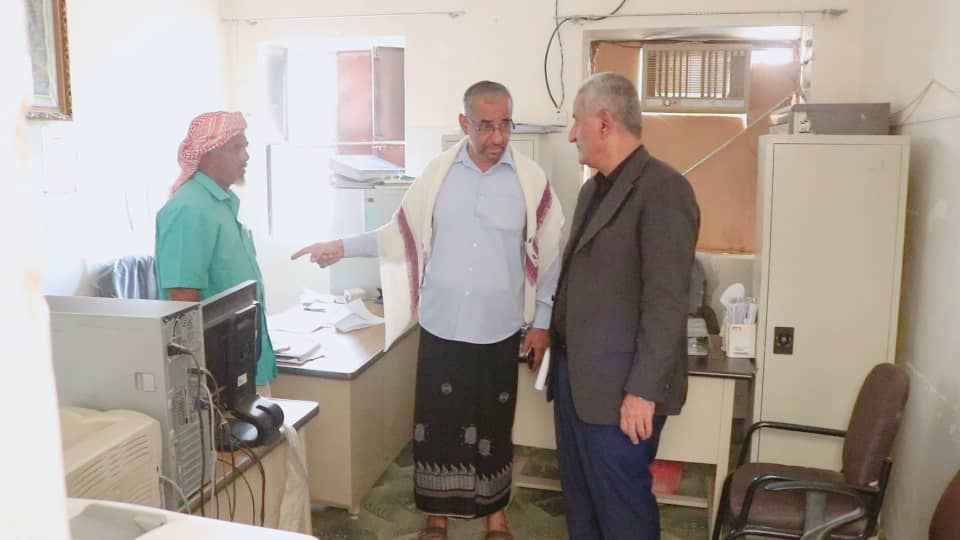 مدير عام سيئون يناقش القضايا المتصلة بقطاع الكهرباء، ويتفقد مصلحة الهجرة والجوازات ومكتبي الصناعة والصحة بالمديرية. مدير عام سيئون يناقش القضايا المتصلة بقطاع الكهرباء، ويتفقد مصلحة الهجرة والجوازات ومكتبي الصناعة والصحة بالمديرية.