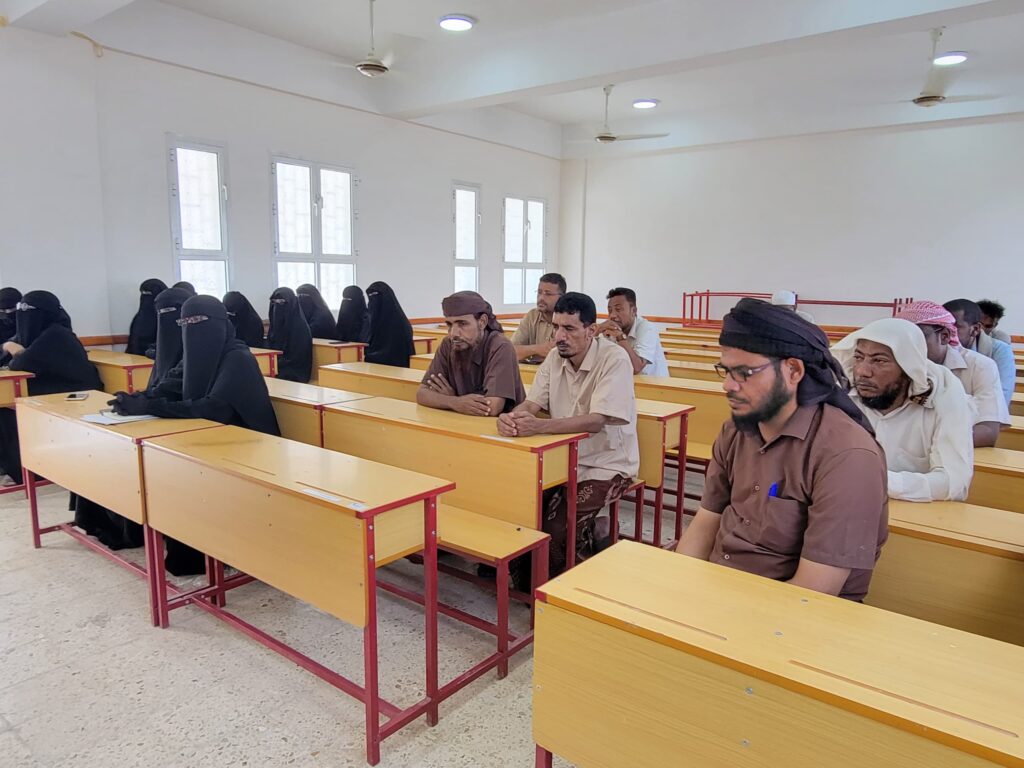 في إطار حرص قيادة السلطة المحلية بمديرية شبام على متابعة استعدادات لإستقبال العام الدراسي الجديد .. مدير عام شبام يعقد اجتماع بالهيئة التعليمية بثانوية الحوطة للبنات في إطار حرص قيادة السلطة المحلية بمديرية شبام على متابعة استعدادات لإستقبال العام الدراسي الجديد .. مدير عام شبام يعقد اجتماع بالهيئة التعليمية بثانوية الحوطة للبنات