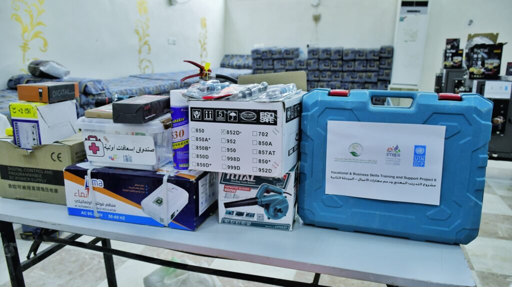 مركز الملك سلمان يدشن توزيع حقائب مهنية لـ93 مستفيدًا من مشروع التدريب المهني ودعم مهارات الأعمال مركز الملك سلمان يدشن توزيع حقائب مهنية لـ93 مستفيدًا من مشروع التدريب المهني ودعم مهارات الأعمال