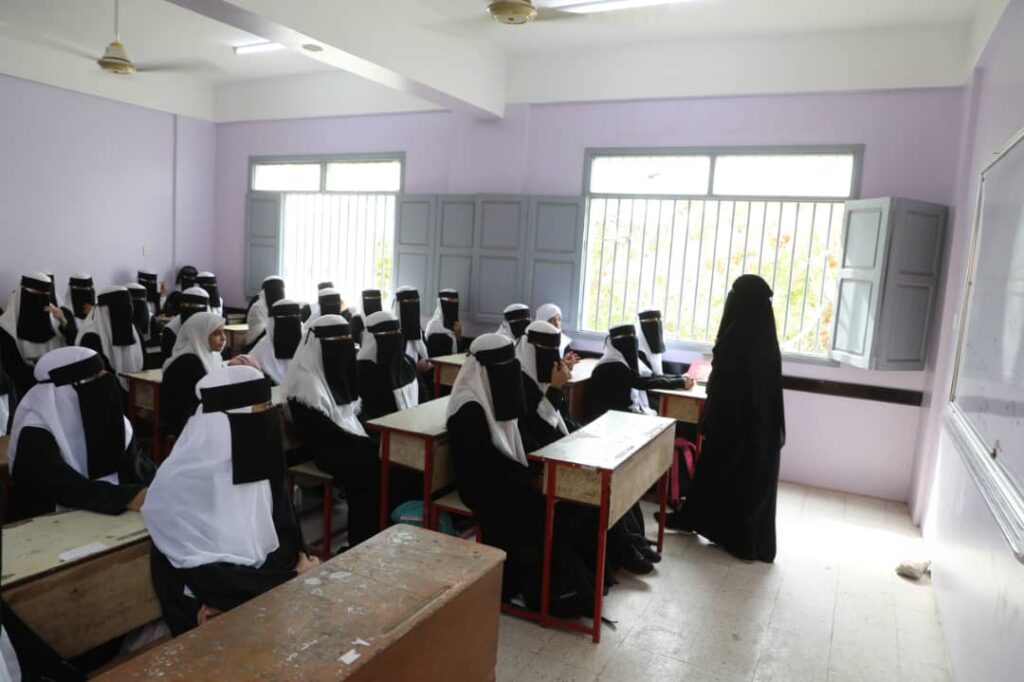 محافظ حضرموت يدشّن العام الدراسي الجديد 2025/2024م في عموم مدارس المحافظة محافظ حضرموت يدشّن العام الدراسي الجديد 2025/2024م في عموم مدارس المحافظة