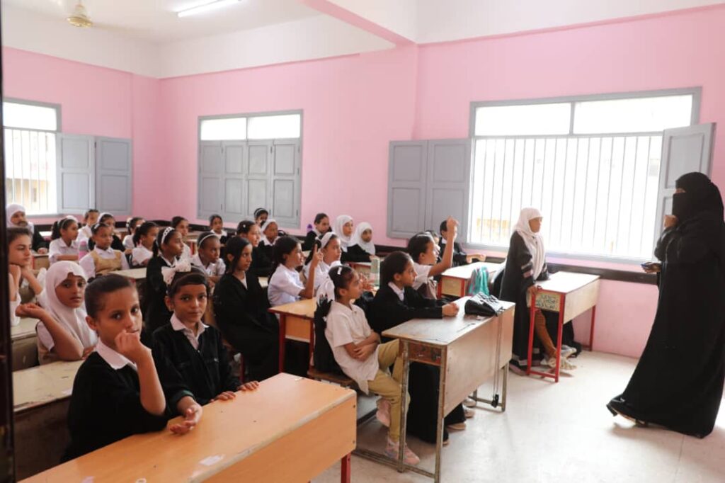 محافظ حضرموت يدشّن العام الدراسي الجديد 2025/2024م في عموم مدارس المحافظة محافظ حضرموت يدشّن العام الدراسي الجديد 2025/2024م في عموم مدارس المحافظة