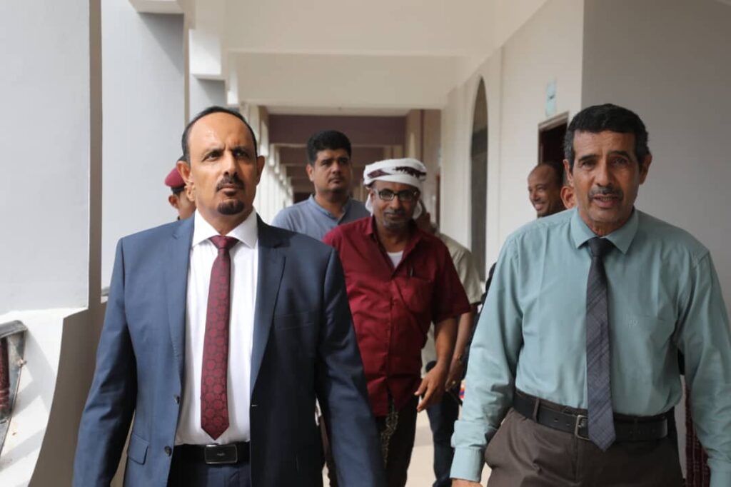 محافظ حضرموت يدشّن العام الدراسي الجديد 2025/2024م في عموم مدارس المحافظة محافظ حضرموت يدشّن العام الدراسي الجديد 2025/2024م في عموم مدارس المحافظة