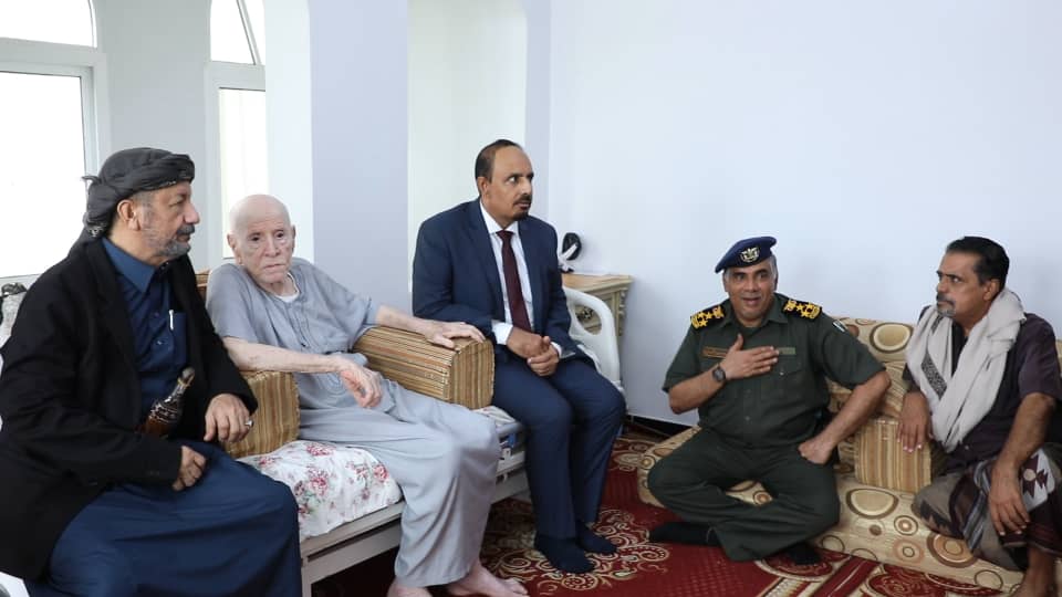 محافظ حضرموت يطمئن على صحة عضو مجلس الشورى الحكم صالح علي بن ثابت النهدي محافظ حضرموت يطمئن على صحة عضو مجلس الشورى الحكم صالح علي بن ثابت النهدي