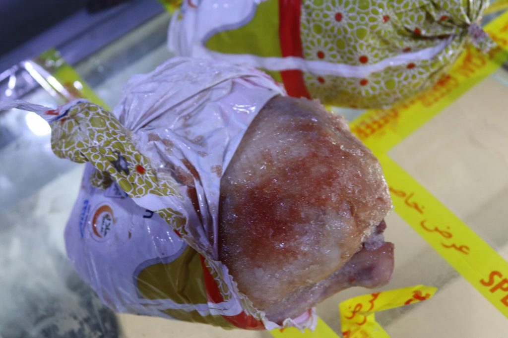 حملة مكثفة للإصحاح البيئي تكشف عن مخالفات خطيرة تهدد حياة المواطنين في أحد أكبر سوبر ماركت بالمكلا حملة مكثفة للإصحاح البيئي تكشف عن مخالفات خطيرة تهدد حياة المواطنين في أحد أكبر سوبر ماركت بالمكلا