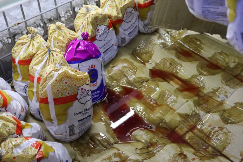 حملة مكثفة للإصحاح البيئي تكشف عن مخالفات خطيرة تهدد حياة المواطنين في أحد أكبر سوبر ماركت بالمكلا حملة مكثفة للإصحاح البيئي تكشف عن مخالفات خطيرة تهدد حياة المواطنين في أحد أكبر سوبر ماركت بالمكلا