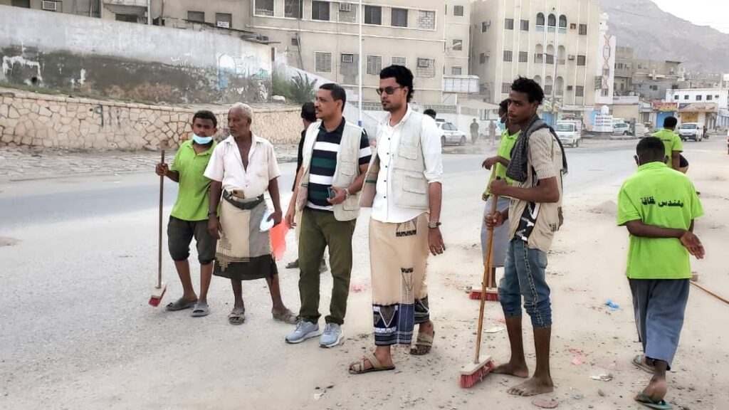 صندوق نظافة ساحل حضرموت ينفذ حملة مكثفة مشتركة لإزالة ورفع مخلفات المنخفض الجوي بالمكلا صندوق نظافة ساحل حضرموت ينفذ حملة مكثفة مشتركة لإزالة ورفع مخلفات المنخفض الجوي بالمكلا