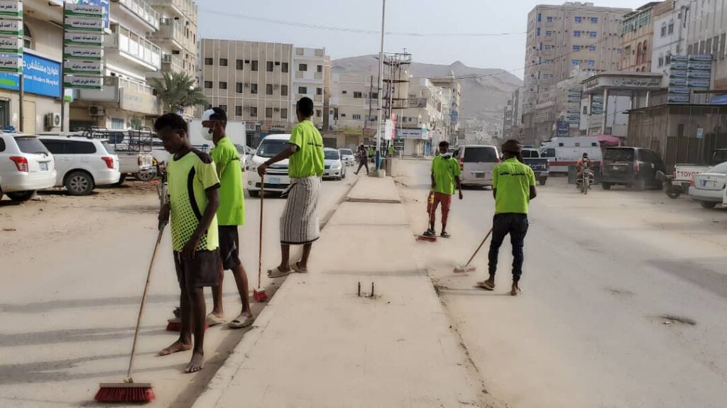 صندوق نظافة ساحل حضرموت ينفذ حملة مكثفة مشتركة لإزالة ورفع مخلفات المنخفض الجوي بالمكلا صندوق نظافة ساحل حضرموت ينفذ حملة مكثفة مشتركة لإزالة ورفع مخلفات المنخفض الجوي بالمكلا