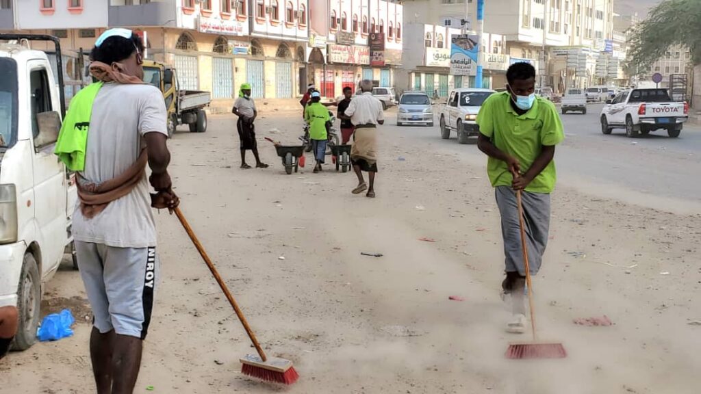 صندوق نظافة ساحل حضرموت ينفذ حملة مكثفة مشتركة لإزالة ورفع مخلفات المنخفض الجوي بالمكلا صندوق نظافة ساحل حضرموت ينفذ حملة مكثفة مشتركة لإزالة ورفع مخلفات المنخفض الجوي بالمكلا