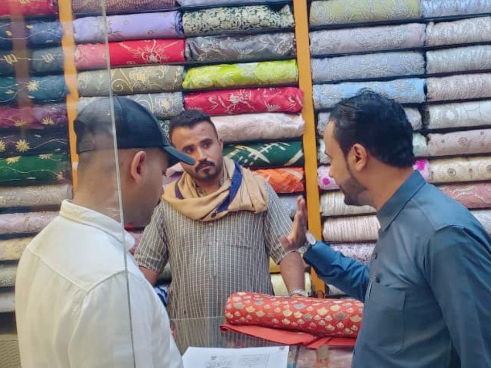 بإشراف مدير عام سيئون .. مكتب الصناعة والتجارة بمديرية سيئون ينفذ حملة إغلاق للمحلات التجارية لمزاولتها أنشطة تجارية من دون ترخيص. بإشراف مدير عام سيئون .. مكتب الصناعة والتجارة بمديرية سيئون ينفذ حملة إغلاق للمحلات التجارية لمزاولتها أنشطة تجارية من دون ترخيص.