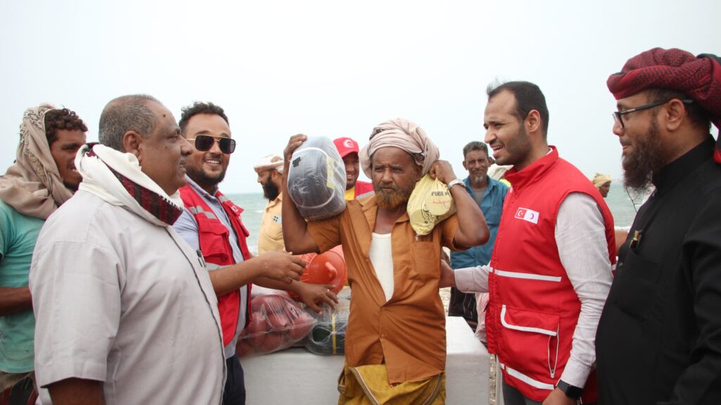 بتمويل الهلال التركي وتنفيذ الهلال الأحمر اليمني فرع لحج .. محافظة لحج تشهد تنفيذ مشروع دعم الصيادين بمديرية المضاربة ورأس العارة بتمويل الهلال التركي وتنفيذ الهلال الأحمر اليمني فرع لحج .. محافظة لحج تشهد تنفيذ مشروع دعم الصيادين بمديرية المضاربة ورأس العارة