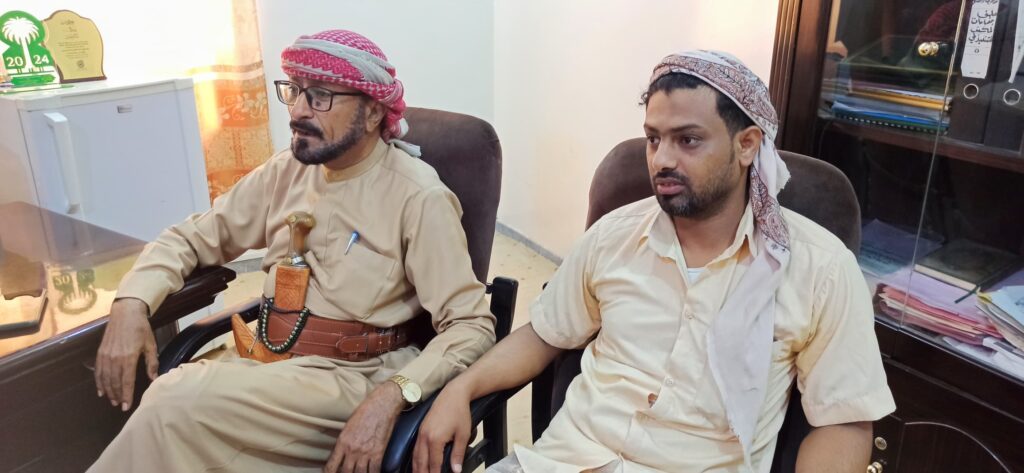 مدير عام شبام يلتقي بمدير عام صندوق النظافة والتحسين بوادي وصحراء حضرموت لمناقشة تعزيز أوضاع النظافة والتحسين بمديرية شبام مدير عام شبام يلتقي بمدير عام صندوق النظافة والتحسين بوادي وصحراء حضرموت لمناقشة تعزيز أوضاع النظافة والتحسين بمديرية شبام