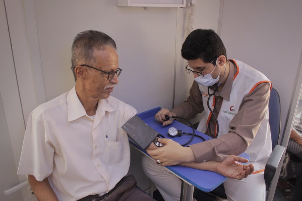 مؤسسة دار الشفاء الطبية تقيم نزولا طبيا وقائيا بمبنى الإدارة المحلية للمياه بسيئون مؤسسة دار الشفاء الطبية تقيم نزولا طبيا وقائيا بمبنى الإدارة المحلية للمياه بسيئون