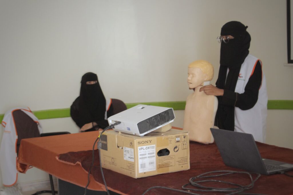 مؤسسة دار الشفاء الطبية بالتنسيق مع إدارة التربية والتعليم تقيم دورة الإسعافات الأولية والإنعاش القلبي الرئوي لمربيات رياض الأطفال بسيئون مؤسسة دار الشفاء الطبية بالتنسيق مع إدارة التربية والتعليم تقيم دورة الإسعافات الأولية والإنعاش القلبي الرئوي لمربيات رياض الأطفال بسيئون