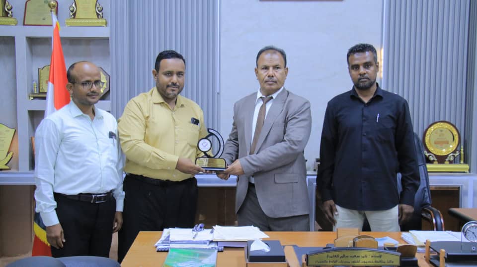 الوكيل العامري يطلع على أنشطة مؤسسة بسمة للطفل والمرأة الوكيل العامري يطلع على أنشطة مؤسسة بسمة للطفل والمرأة