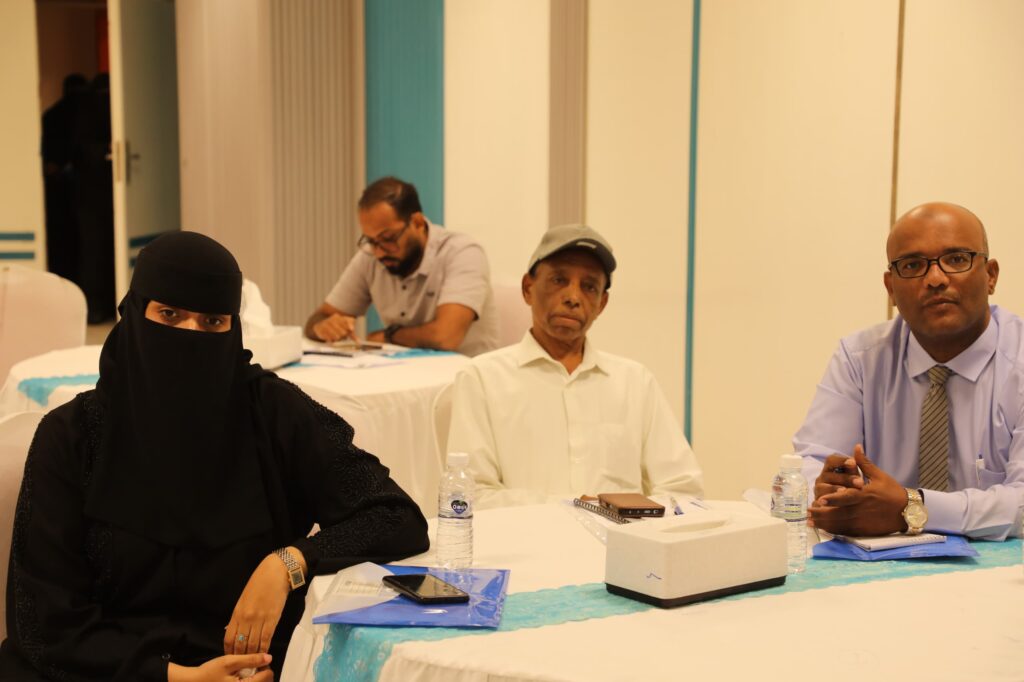 محافظ حضرموت يطلع على خطط ونتائج نشاط اللجنة الاستشارية لدعم جهود التنمية والخدمات محافظ حضرموت يطلع على خطط ونتائج نشاط اللجنة الاستشارية لدعم جهود التنمية والخدمات
