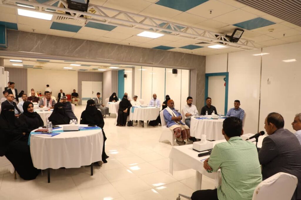محافظ حضرموت يطلع على خطط ونتائج نشاط اللجنة الاستشارية لدعم جهود التنمية والخدمات محافظ حضرموت يطلع على خطط ونتائج نشاط اللجنة الاستشارية لدعم جهود التنمية والخدمات