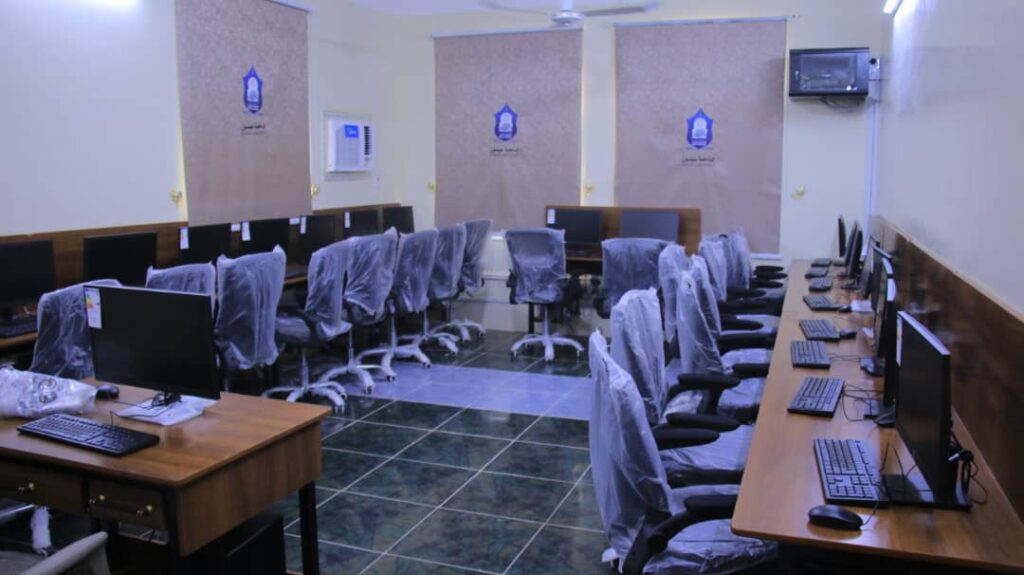 الوكيل العامري يفتتح مركز تقنية المعلومات ومركز التطوير الأكاديمي بجامعة سيئون الوكيل العامري يفتتح مركز تقنية المعلومات ومركز التطوير الأكاديمي بجامعة سيئون