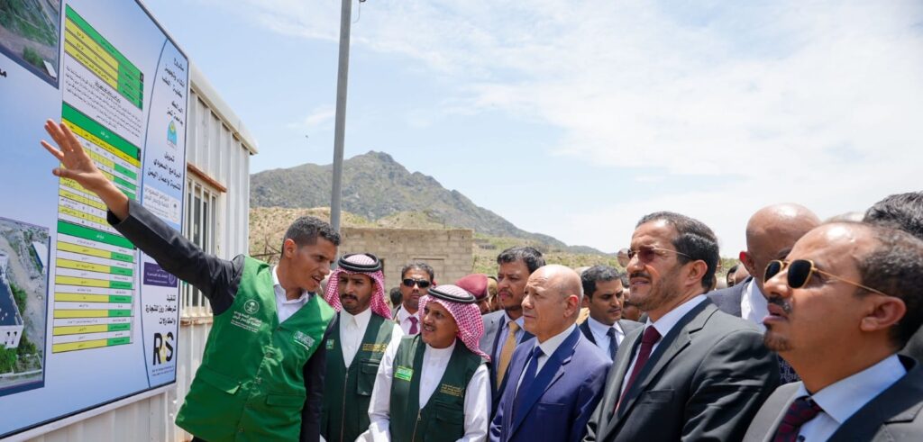 البرنامج السعودي يدشّن حزمة من المشاريع في تعز (صور) البرنامج السعودي يدشّن حزمة من المشاريع في تعز (صور)