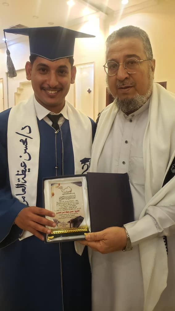 مدير مؤسسة العوامر التنموية بساحل حضرموت يحضر حفل تخرج احد الطلاب من خريجي تخصص مختبرات طبيه مدير مؤسسة العوامر التنموية بساحل حضرموت يحضر حفل تخرج احد الطلاب من خريجي تخصص مختبرات طبيه