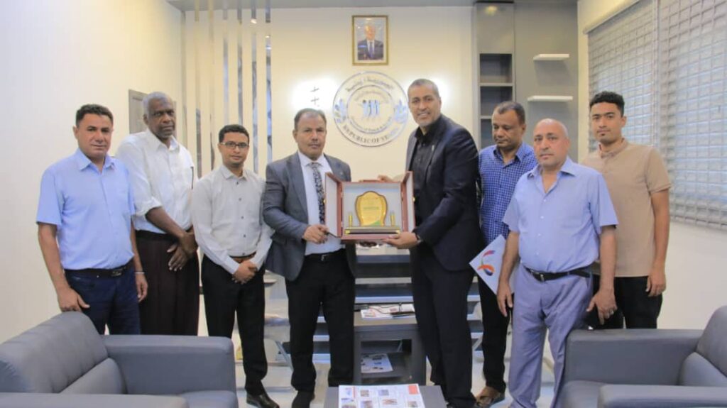 الوكيل العامري يطلع على الاستعدادات الجارية لأنطلاق بطولة السوبر لكرة السلة التي تحتضنها مدينة سيئون الوكيل العامري يطلع على الاستعدادات الجارية لأنطلاق بطولة السوبر لكرة السلة التي تحتضنها مدينة سيئون
